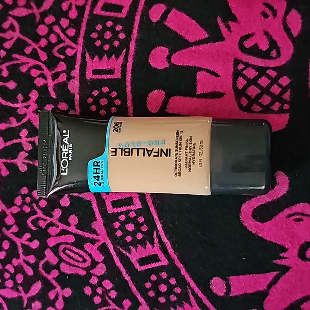 L'OREAL Infallible pro-glow foundation